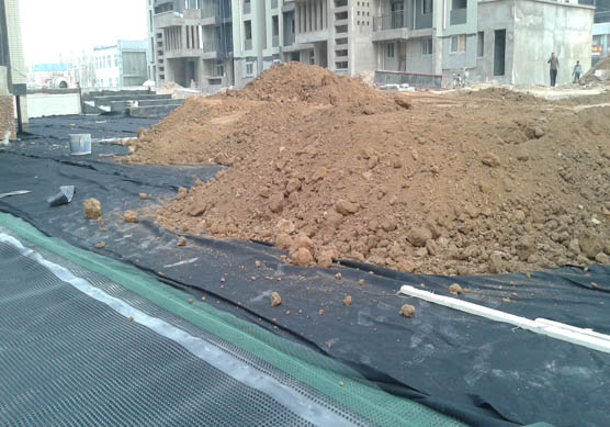 排水板與傳統(tǒng)鵝卵石排水相比