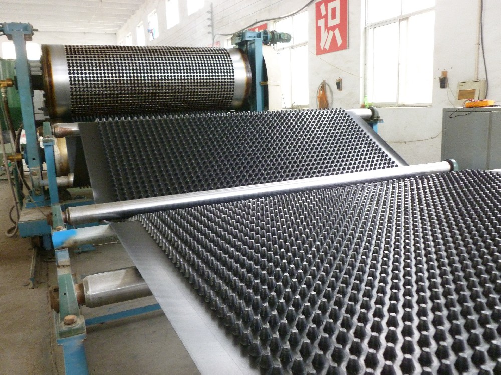 排水板在屋頂綠化中的作用