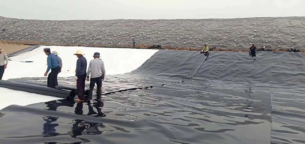 土工膜的施工方法